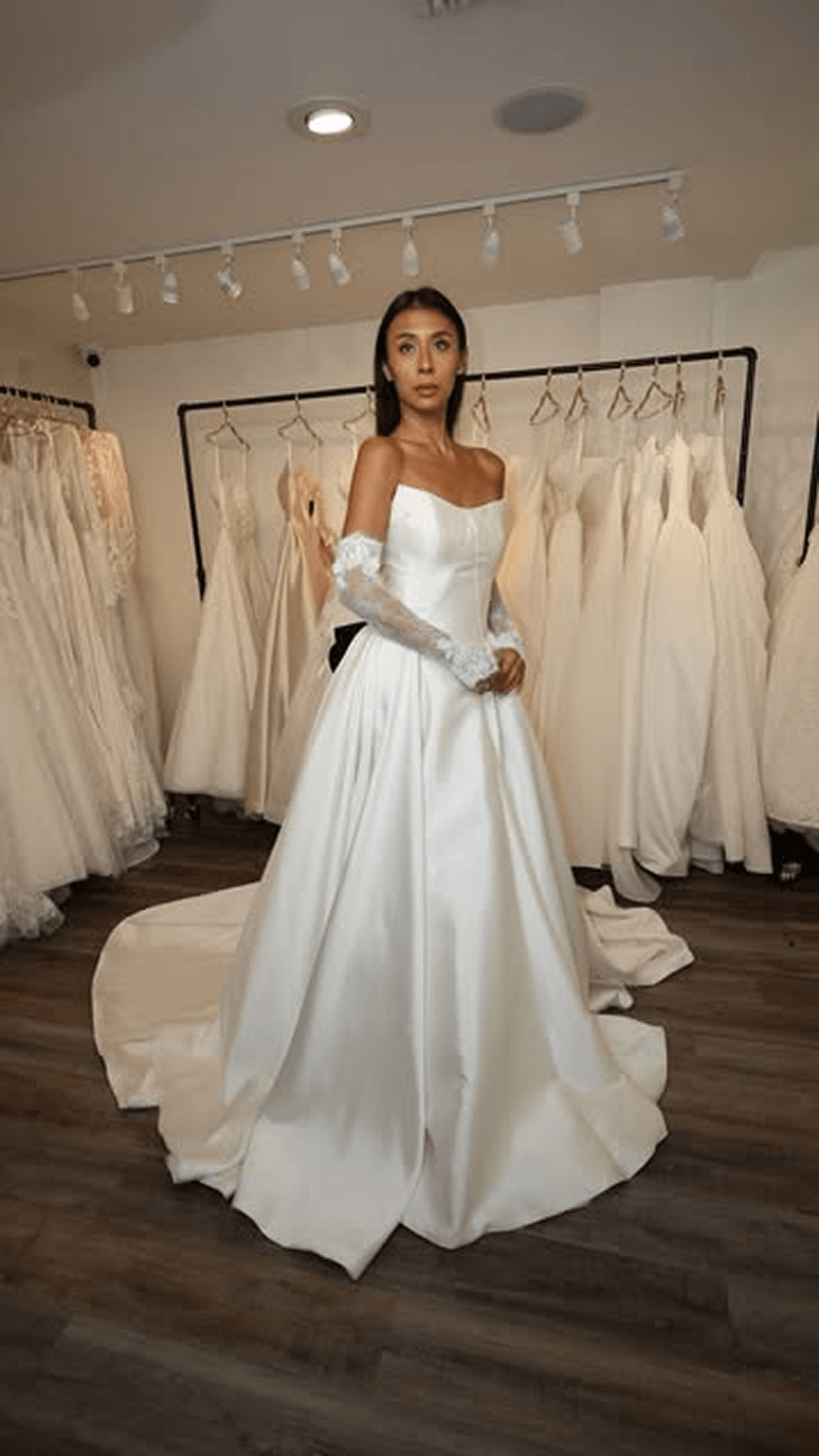Try-on Reel cover of a bride in the boutique